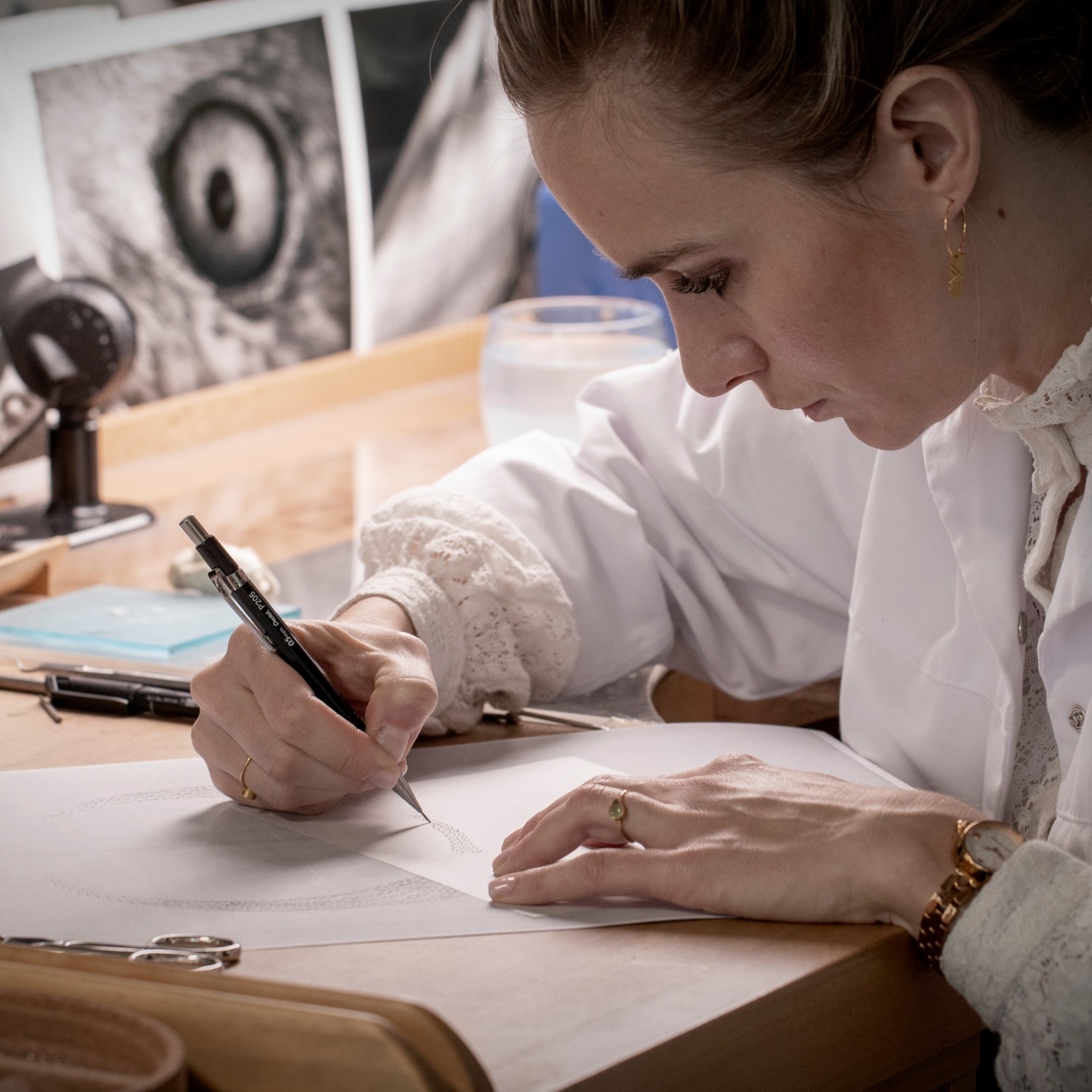 MEET OUR ARTISANS From expertise to emotion ショパールの誇り高き職人たち(0)―Chopard(ショパール)