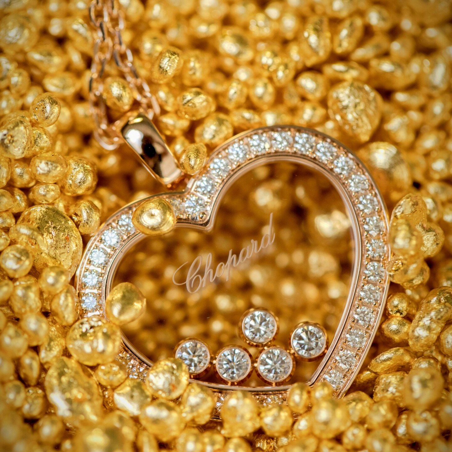 MEET OUR ARTISANS From expertise to emotion ショパールの誇り高き職人たち(4)―Chopard(ショパール)